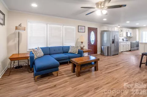 Living - 741 Mangum School Rd, Pageland, SC 29728 photo 3 of 4