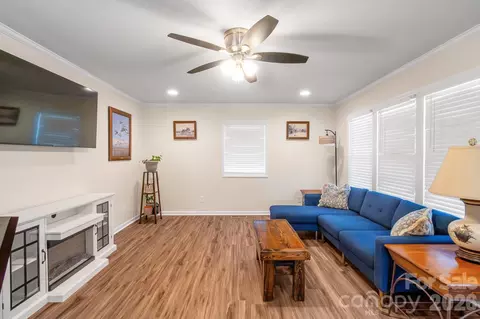 Living - 741 Mangum School Rd, Pageland, SC 29728 photo 2 of 4