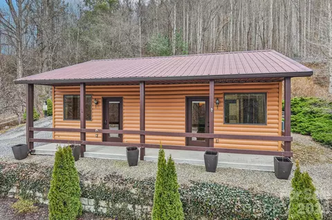 955 Soco Rd, Maggie Valley, NC 28751