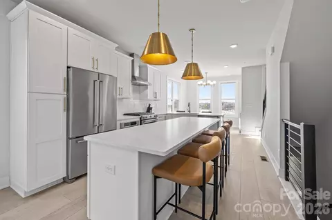 1925 Dunavant St, Charlotte, NC 28203