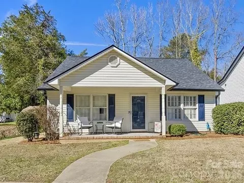 106 Thistle Ct, Greenwood, SC 29649