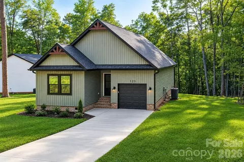 123 Chapel Hill Dr, Troy, NC 27371