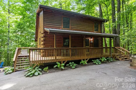 83 Log Cabin Dr, Maggie Valley, NC 28751