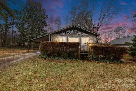 4246 Compton Dr, Winston Salem, NC 27107