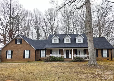 121 Country Creek Dr, Kings Mountain, NC 28086