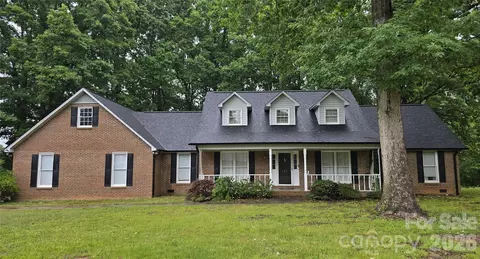 121 Country Creek Dr, Kings Mountain, NC 28086