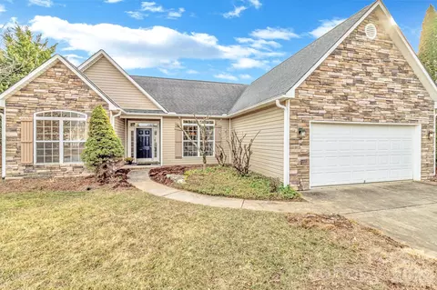 7 W Hiawassee Rd, Fletcher, NC 28732