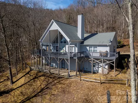 872 Mountainside Dr, Waynesville, NC 28786