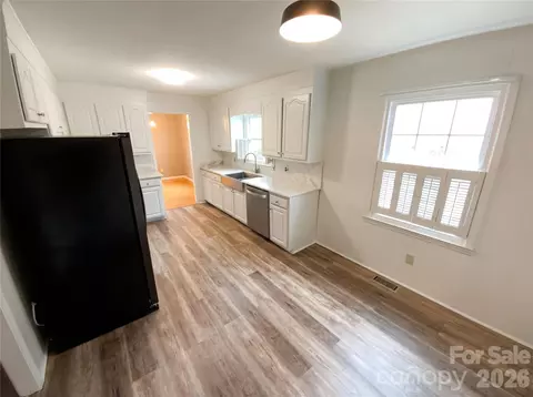 Kitchen - 1790 Windsor Dr, Lancaster, SC 29720 photo 2 of 2