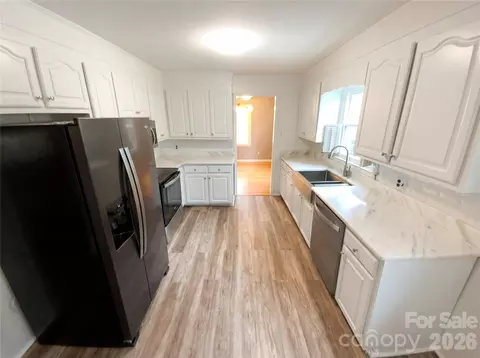 Kitchen - 1790 Windsor Dr, Lancaster, SC 29720 photo 1 of 2