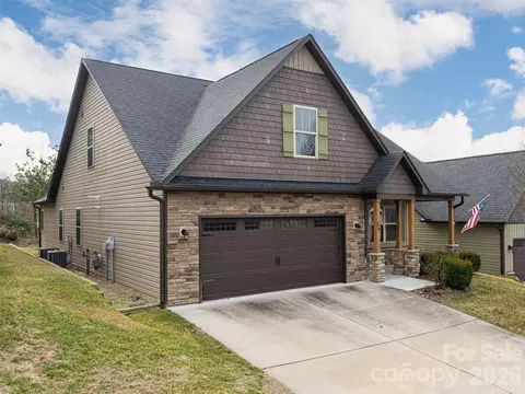56 Brown St, Weaverville, NC 28787