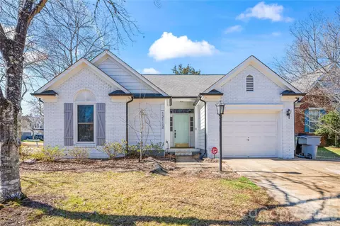 12112 Kempshott Ct, Charlotte, NC 28273