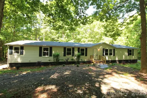 1320 Smith Woods Ln, Hickory Grove, SC 29717