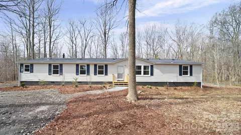 1320 Smith Woods Ln, Hickory Grove, SC 29717