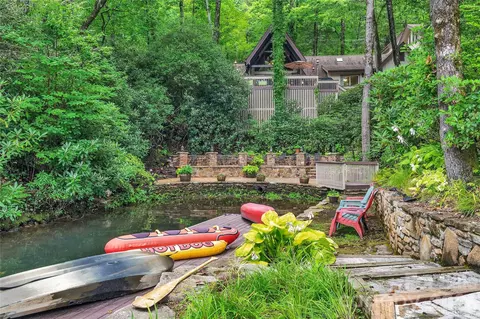 562 W Club Blvd, Lake Toxaway, NC 28747