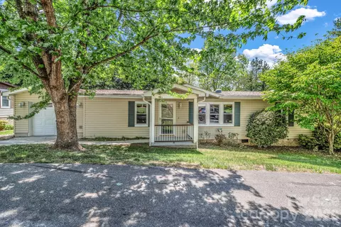 405 Deerfield Ct, Hendersonville, NC 28792