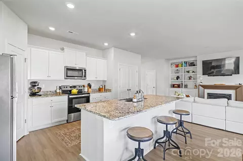 2215 Transatlantic Ave, Charlotte, NC 28215