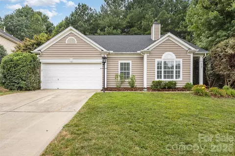 6533 Falls Lake Dr, Charlotte, NC 28270