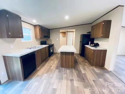Kitchen - 42 Nowhere Dr, Sylva, NC 28779 photo 2 of 5