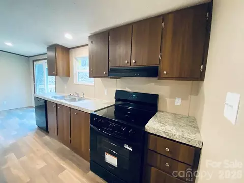 Kitchen - 42 Nowhere Dr, Sylva, NC 28779 photo 3 of 5