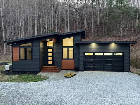 95 W Round Top Rd, Bryson City, NC 28713