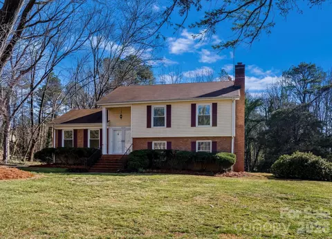 3000 Windrow Ln, Matthews, NC 28105