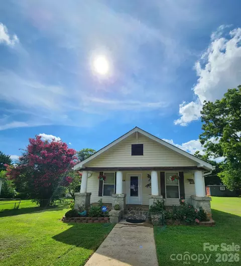 1208 N Davis Ave, Newton, NC 28658