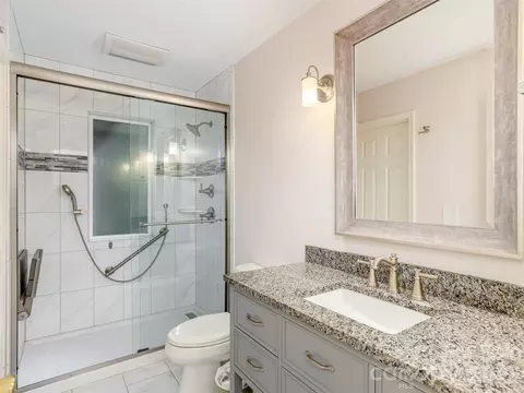 Bath - 204 Greenleaf Dr, Flat Rock, NC 28731 photo 4 of 5