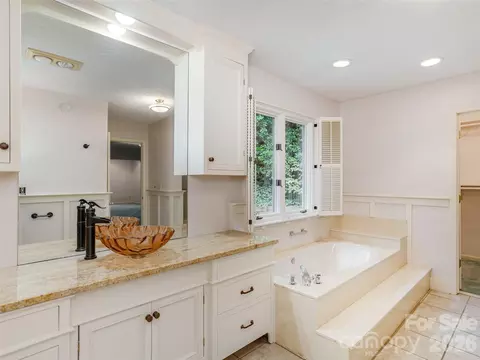 Bath - 204 Greenleaf Dr, Flat Rock, NC 28731 photo 2 of 5