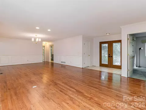 Living - 204 Greenleaf Dr, Flat Rock, NC 28731 photo 3 of 10