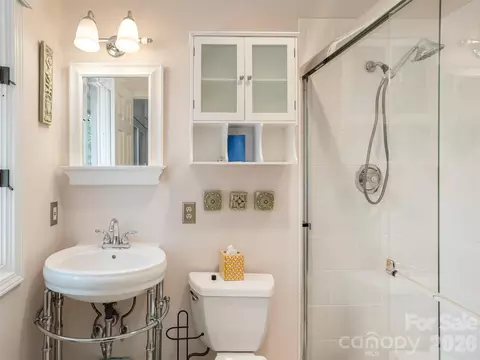 Bath - 204 Greenleaf Dr, Flat Rock, NC 28731 photo 1 of 5