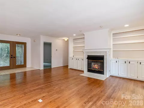 Living - 204 Greenleaf Dr, Flat Rock, NC 28731 photo 2 of 10
