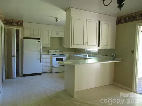 225 Davis Rd, Crumpler, NC 28617 photo 12