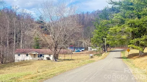 225 Davis Rd, Crumpler, NC 28617 photo 2