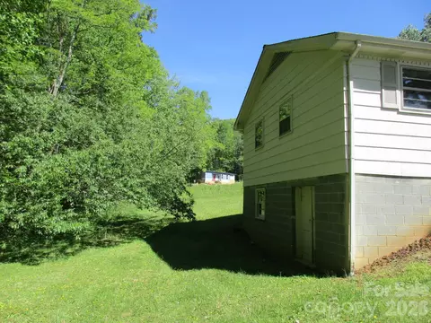 225 Davis Rd, Crumpler, NC 28617 photo 38