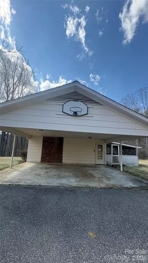 225 Davis Rd, Crumpler, NC 28617 photo 36