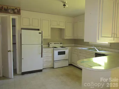 225 Davis Rd, Crumpler, NC 28617 photo 9