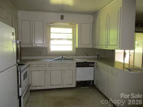 225 Davis Rd, Crumpler, NC 28617 photo 10