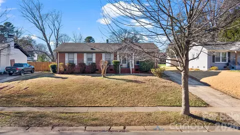 3535 Driftwood Dr, Charlotte, NC 28205
