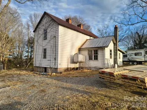 101 Knight Dr, Clyde, NC 28721
