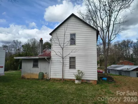 Exterior - 101 Knight Dr, Clyde, NC 28721 photo 2 of 5