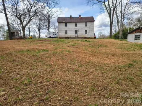 101 Knight Dr, Clyde, NC 28721