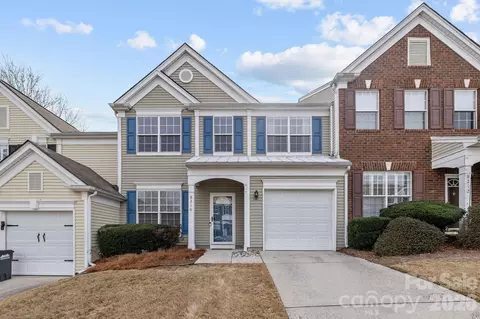 8216 Gossomer Bay Dr, Charlotte, NC 28270
