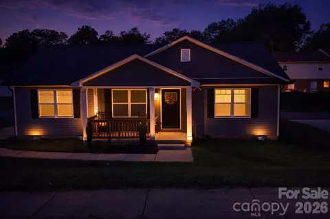 620 13th Sw St SW, Hickory, NC 28602
