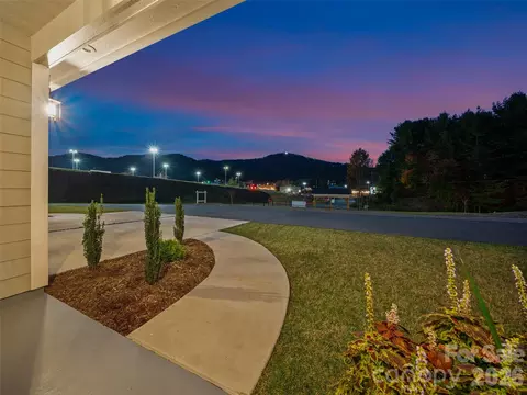 100 Red Twig 103 Ln #103, Burnsville, NC 28714