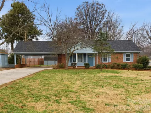 6111 Dovetail Ct, Charlotte, NC 28227