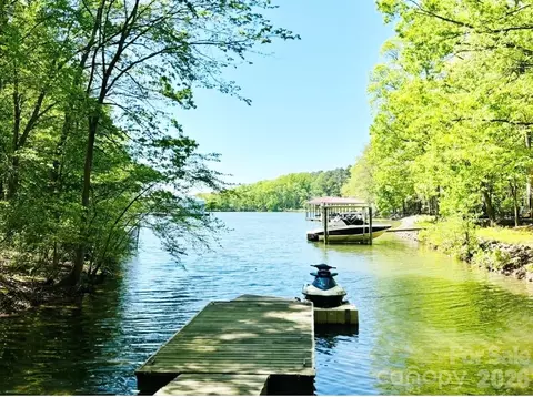 19322 Yachtman Dr, Cornelius, NC 28031