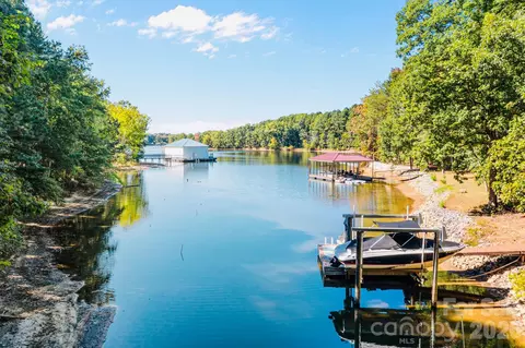 19322 Yachtman Dr, Cornelius, NC 28031