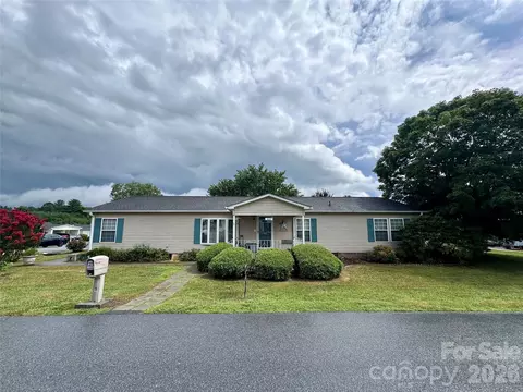 308 Riverwind Dr, Hendersonville, NC 28739