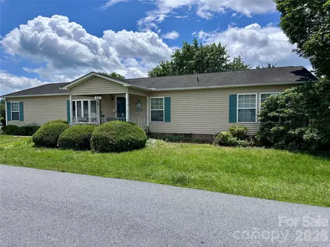 308 Riverwind Dr, Hendersonville, NC 28739